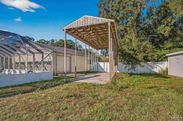 Pensacola, FL 32507,8 Manor Dr