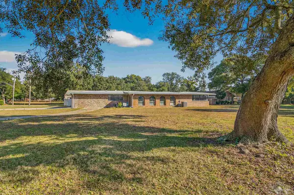 Pensacola, FL 32507,8 Manor Dr