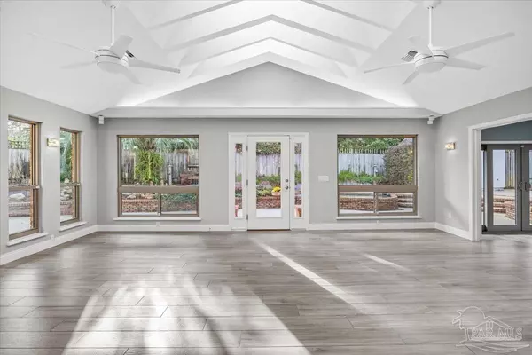 Gulf Breeze, FL 32561,205 Silverthorn Dr