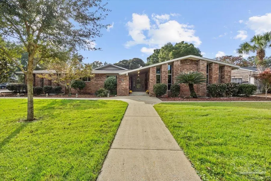 205 Silverthorn Dr, Gulf Breeze, FL 32561