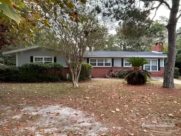 402 Navarre St, Gulf Breeze, FL 32561