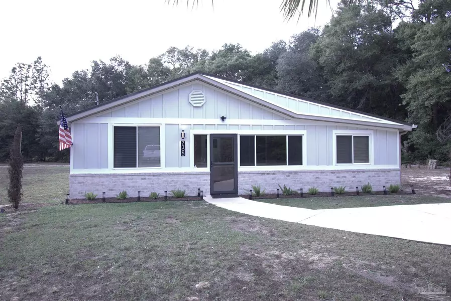 7195 Heath Rd, Milton, FL 32570