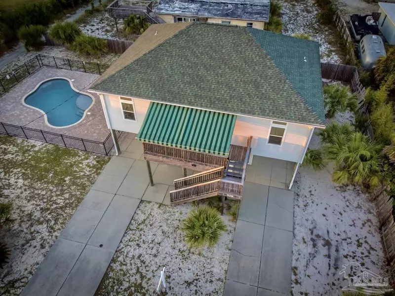 709 Maldonado Dr, Pensacola Beach, FL 32561