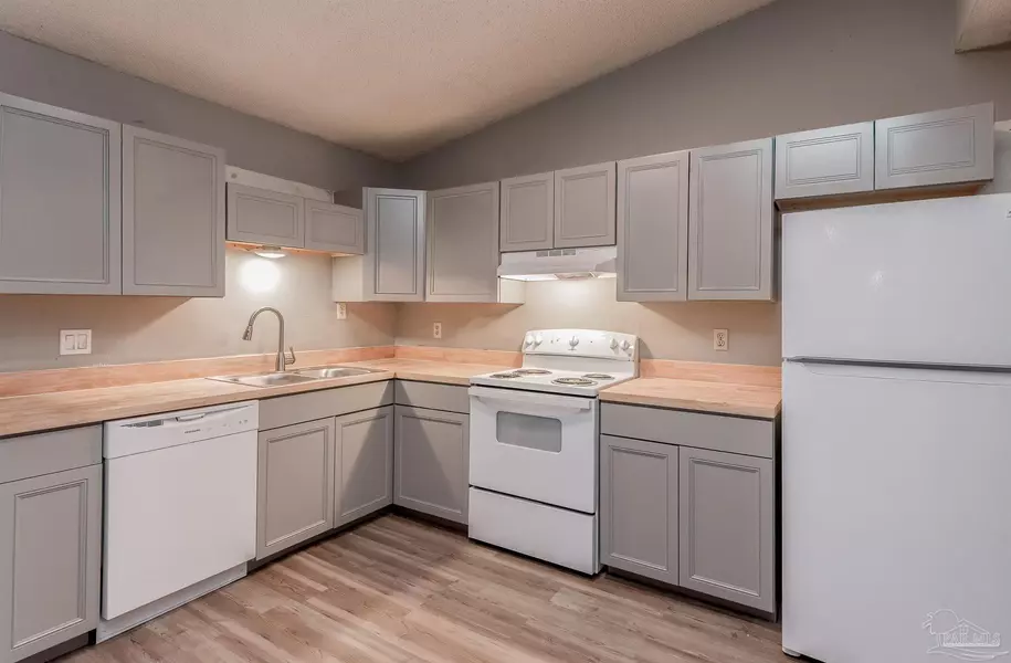 8210 Kipling St, Pensacola, FL 32514