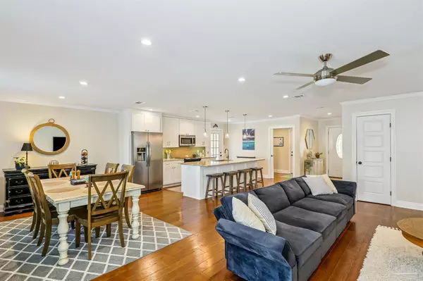 Gulf Breeze, FL 32563,2832 Venetian Garden