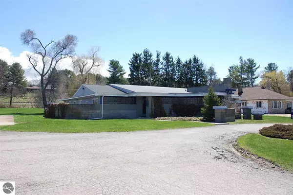 Acme, MI 49690,5168 US-31 N