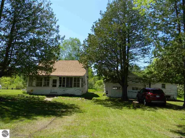 3421 N Campbell Road, Rose City, MI 48654