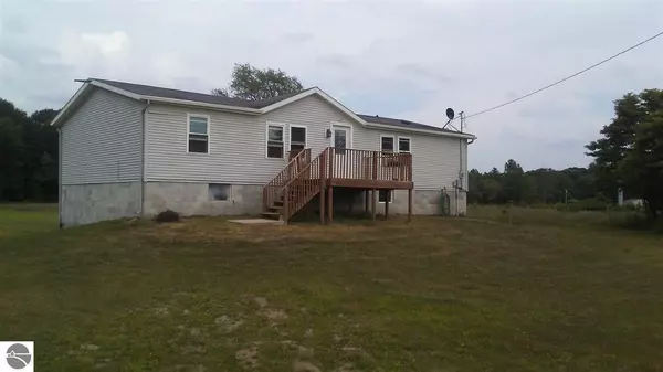 Sumner, MI 48889,937 SW Countyline Road