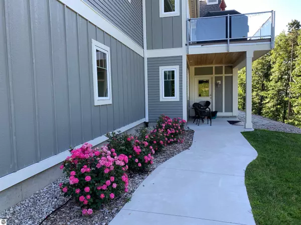 Suttons Bay, MI 49682,10710 E Captains Court