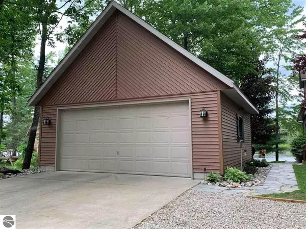 Houghton Lake, MI 48629,114 Barney Road