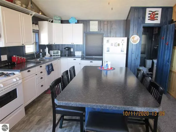 Houghton Lake, MI 48629,472 McDonald Drive