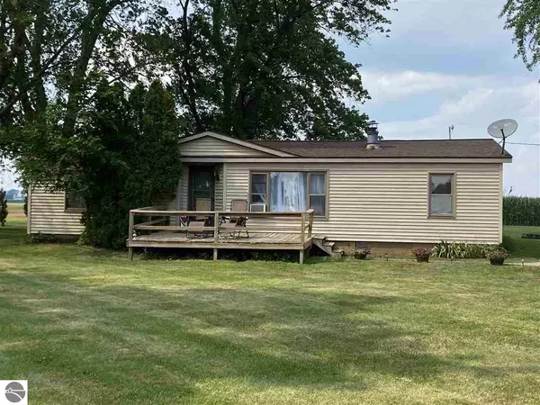 10495 E Pleasant Valley Road, Shepherd, MI 48883