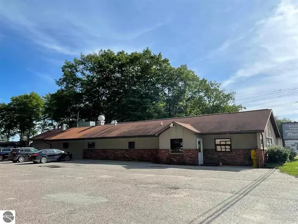 3942 W Houghton Lake Drive, Houghton Lake, MI 48629