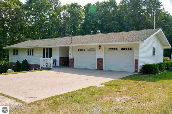 12246 S Newman Road, Maple City, MI 49664