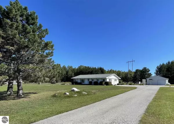 7760 N M-33, Cheboygan, MI 49721