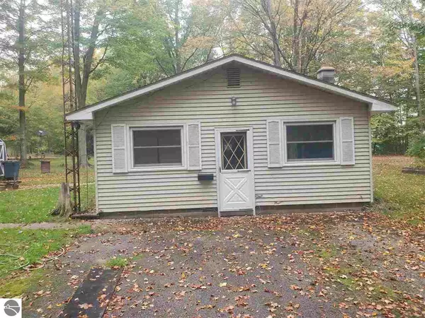 2592 Bialik Road, Manistee, MI 49660