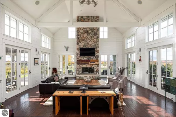 Suttons Bay, MI 49682,10292 E Fort Road