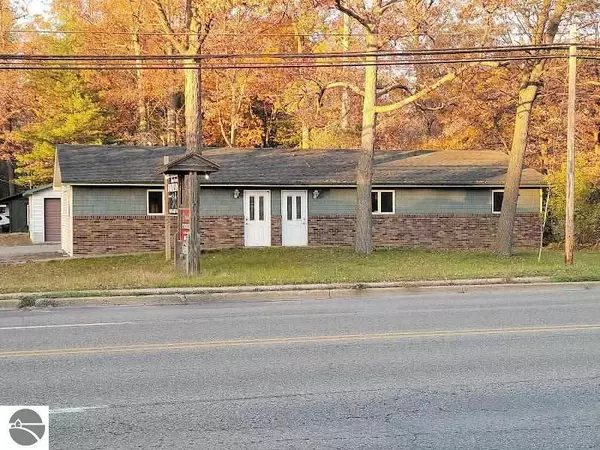 1584 W Houghton Lake Drive, Prudenville, MI 48651