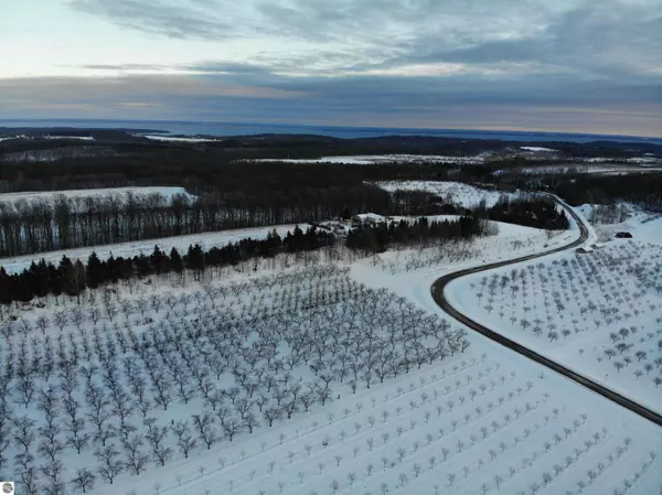 Suttons Bay, MI 49682,9622 E Kolarik Road