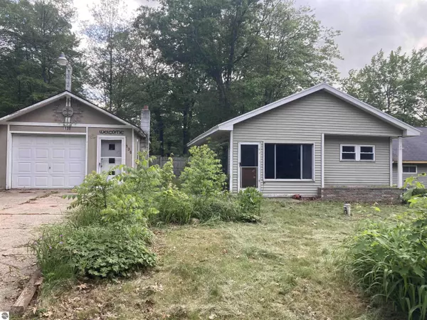 138 Lasalle Avenue, Houghton Lake, MI 48629