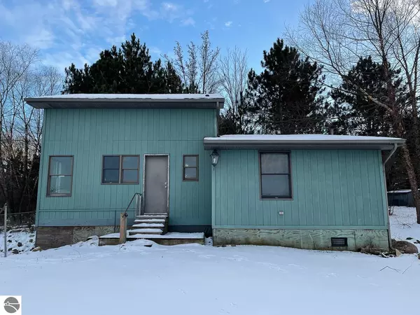 2217 S Rolland Road, Remus, MI 49340