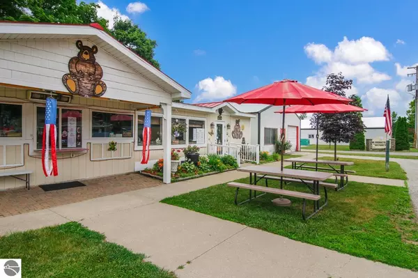 18571 Cadillac Highway, Copemish, MI 49625