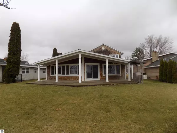301 Island Drive, Beaverton, MI 48612