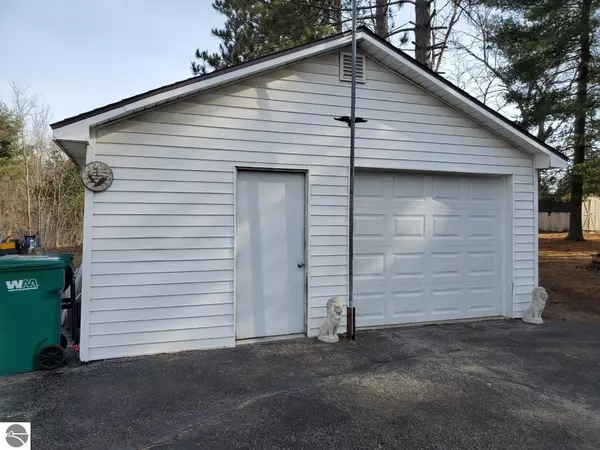 Alger, MI 48610,1561 Greenwood Road