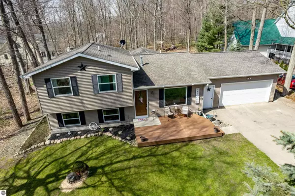 10510 Hardwood Trail, Perrinton, MI 48871