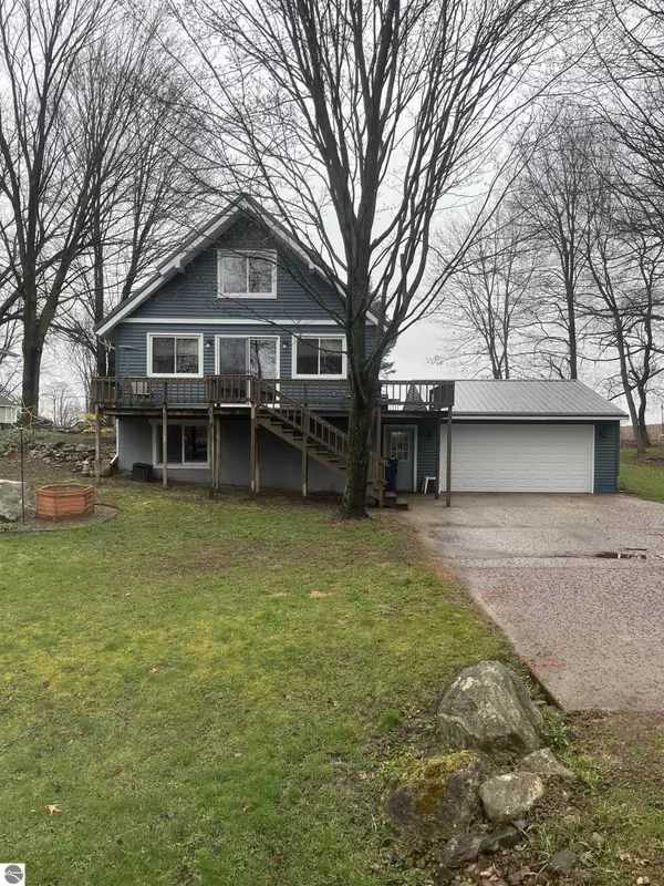 1013 Circle Drive, Lake Isabella, MI 48893
