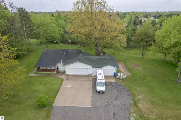 1048 El Camino Grande Drive, Lake Isabella, MI 48893