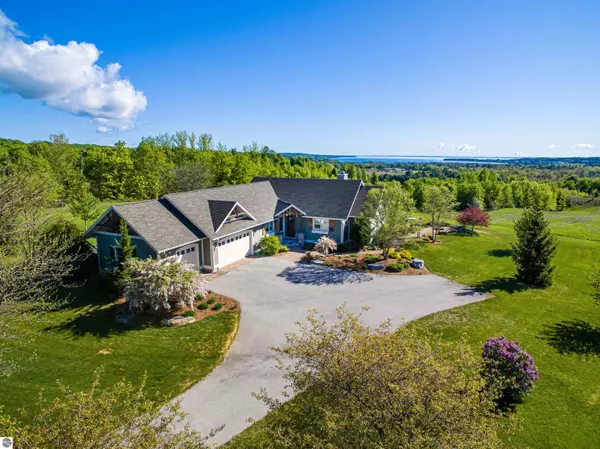 1755 S Meadow Ridge Lane, Suttons Bay, MI 49682