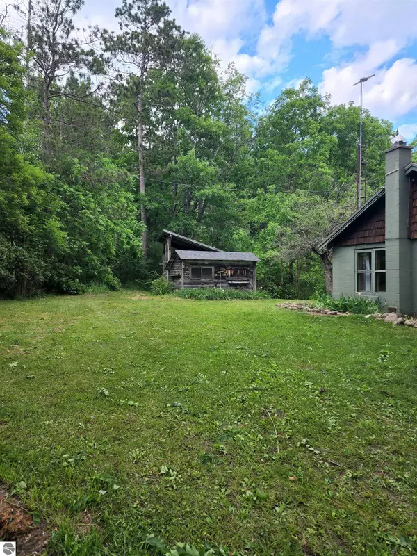 Honor, MI 49640,5039 Indian Hill Road