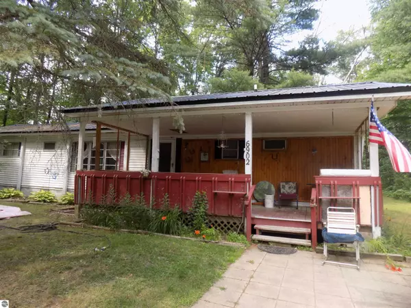 6902 Countryside Drive, Houghton Lake, MI 48629