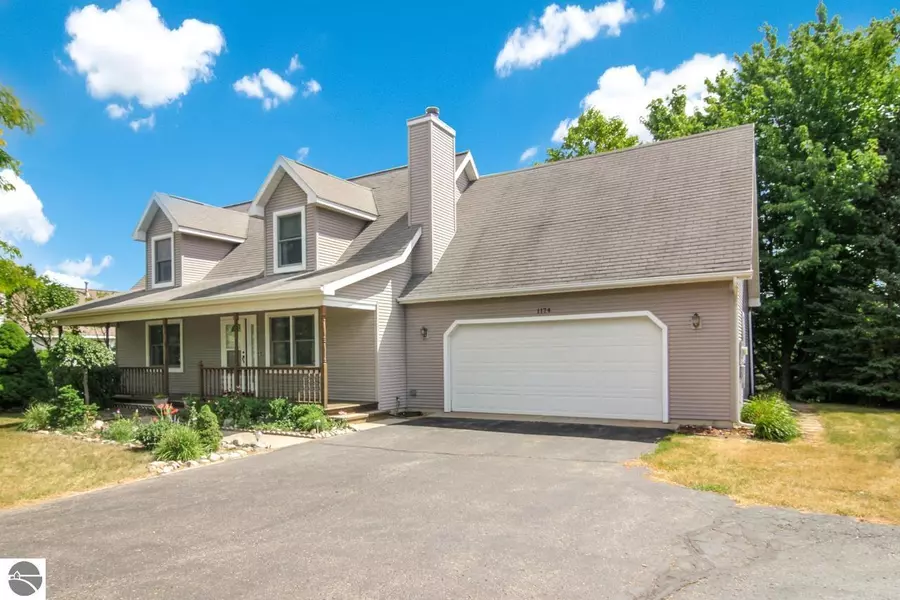 1174 Piccadilly Road, Traverse City, MI 49685