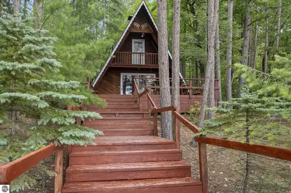 1758 E Devereaux Lake Road, Indian River, MI 49749