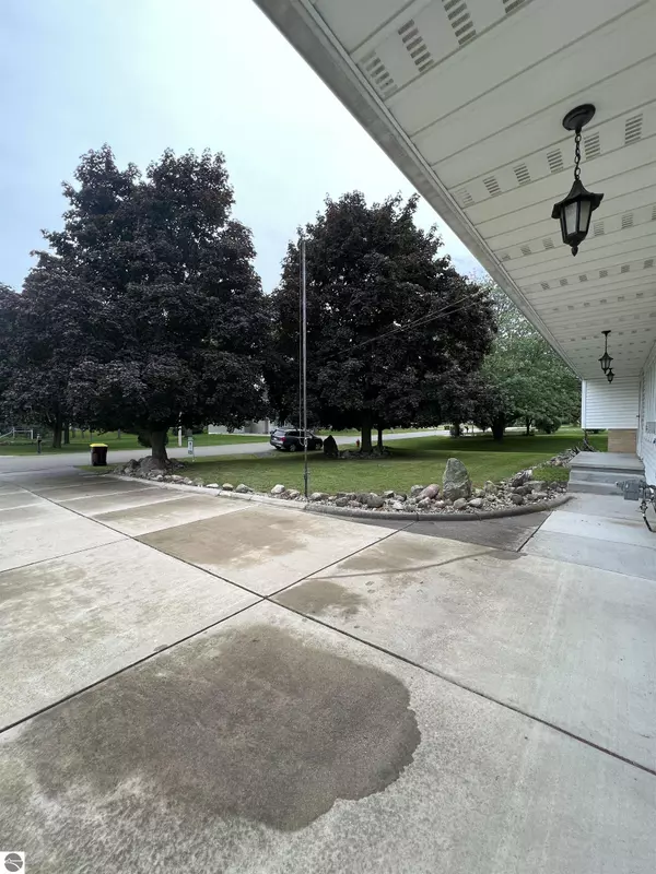 Alma, MI 48801,209 Golfside Drive