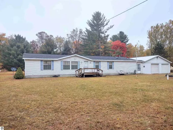 5302 W Mannsiding Road, Lake George, MI 48633