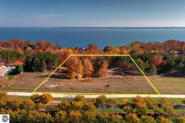 1187 S Celtic Lane, Suttons Bay, MI 49682