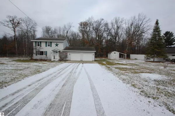 8527 Artesia Beach Road, St Helen, MI 48656