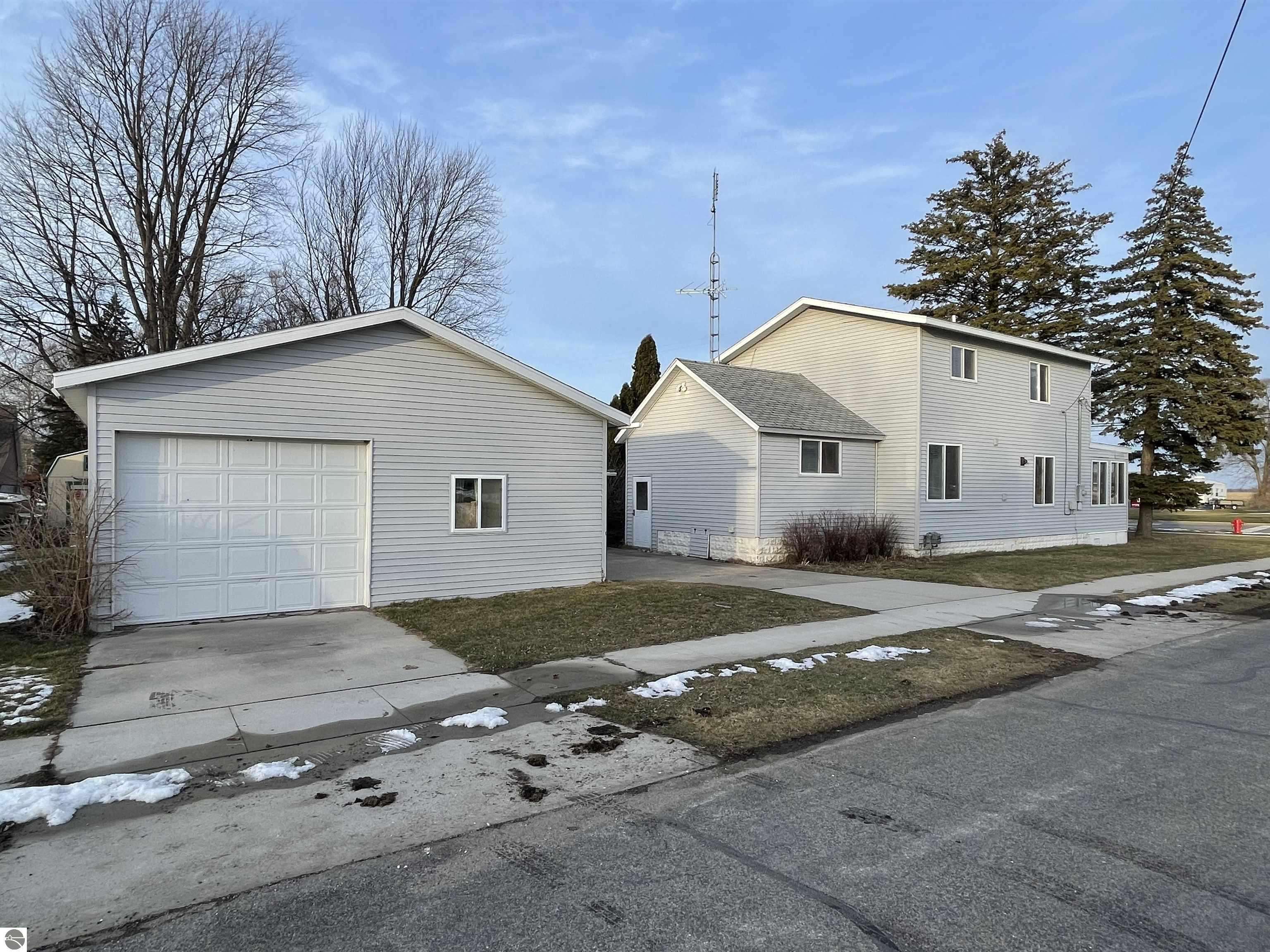 305 N Midland Road, Merrill, MI 48637