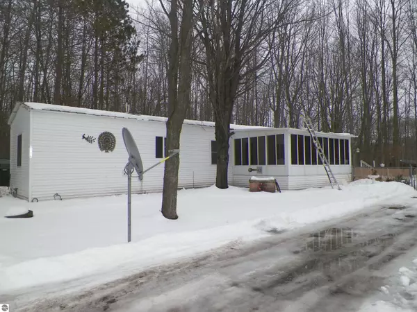 15056 Country Trail, Leroy, MI 49655