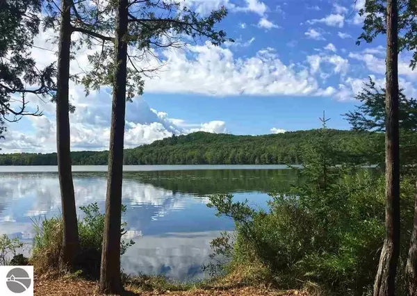 5233 Park Edge Drive, Honor, MI 49640