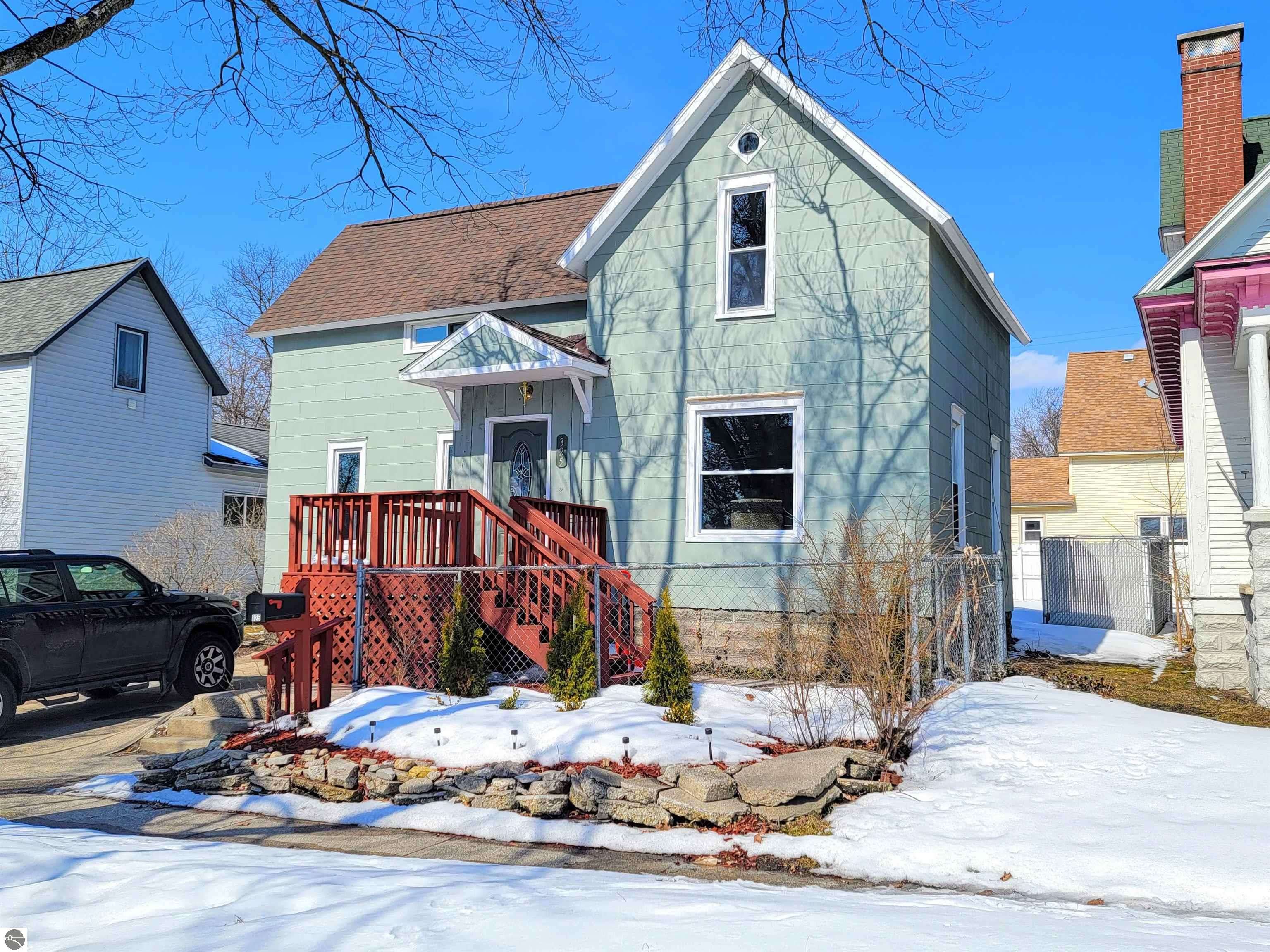 325 Howard Street, Cadillac, MI 49601