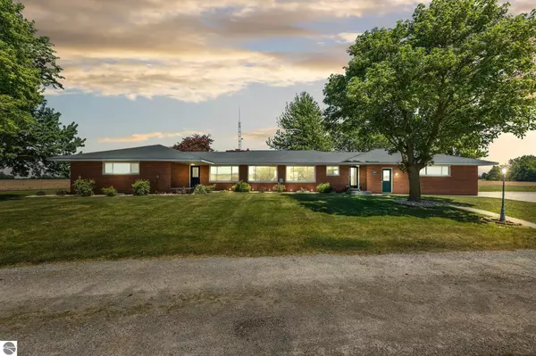 4850 E Jefferson, St Louis, MI 48880