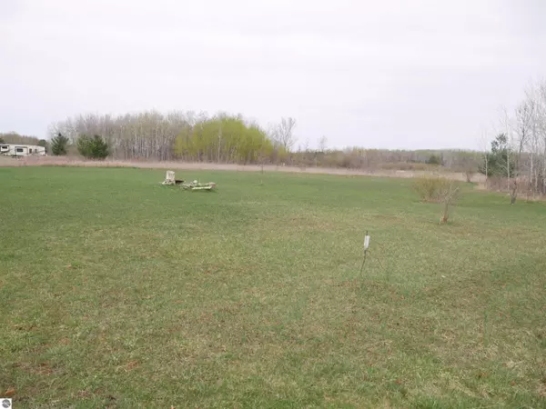 5103 Saint Andrews Drive, Gladwin, MI 48624