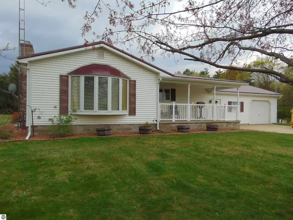 186 S Luce Road, Ithaca, MI 48847