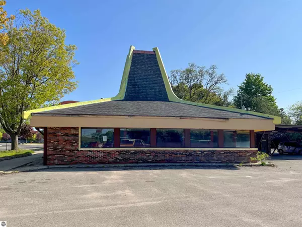 1411 Bridge Street, Charlevoix, MI 49720