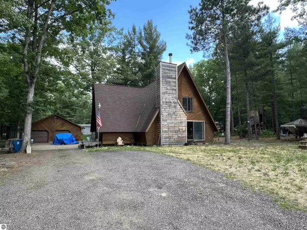 110 Winding Drive, Houghton Lake, MI 48629