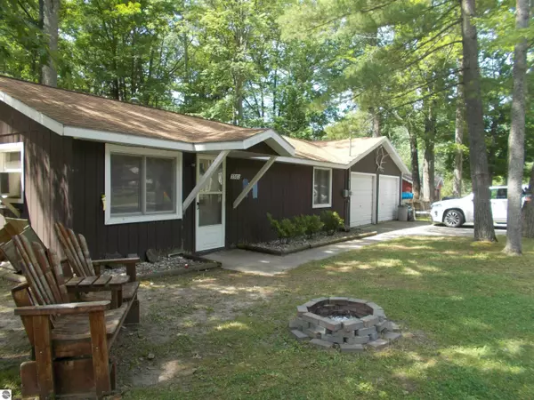 3582 Lakeside Drive, Lupton, MI 48635